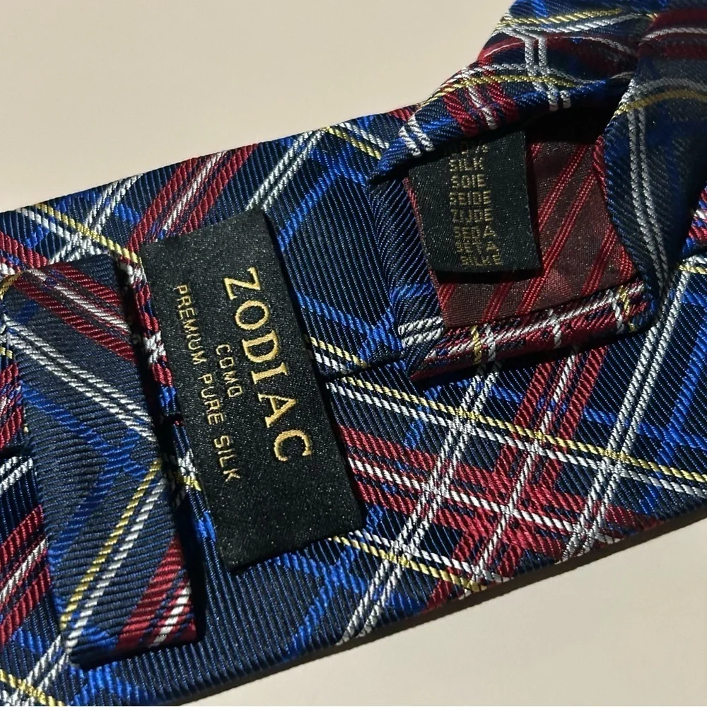 Zodiac 100% Silk Blue and Red Patterned 61” Men’s Tie